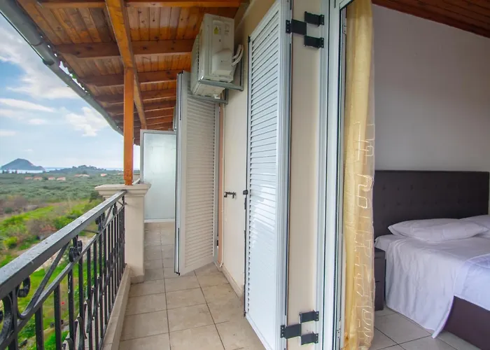 Family Private Homes & Sea View